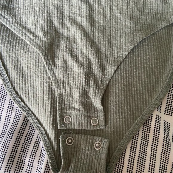 AE Tight Long-Sleeve Bodysuit - Picture 4 of 4